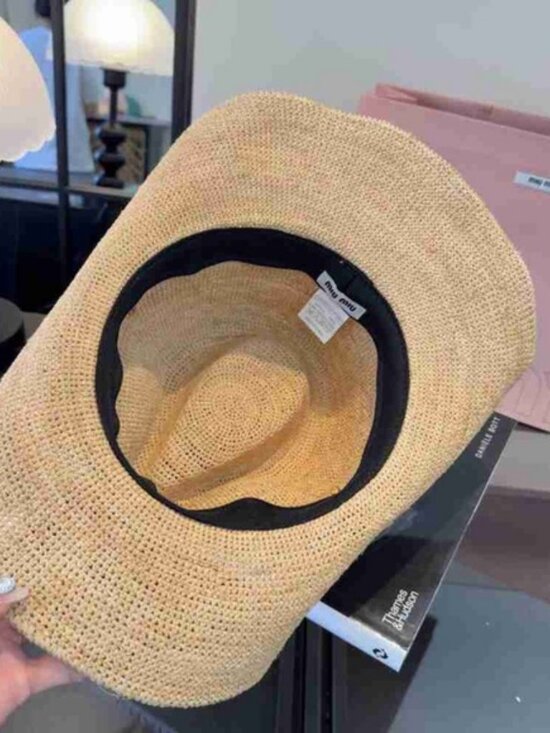 ππMiu Miu natural straw hat featuring a charming red braided trim.ππ - Picture 4 of 6